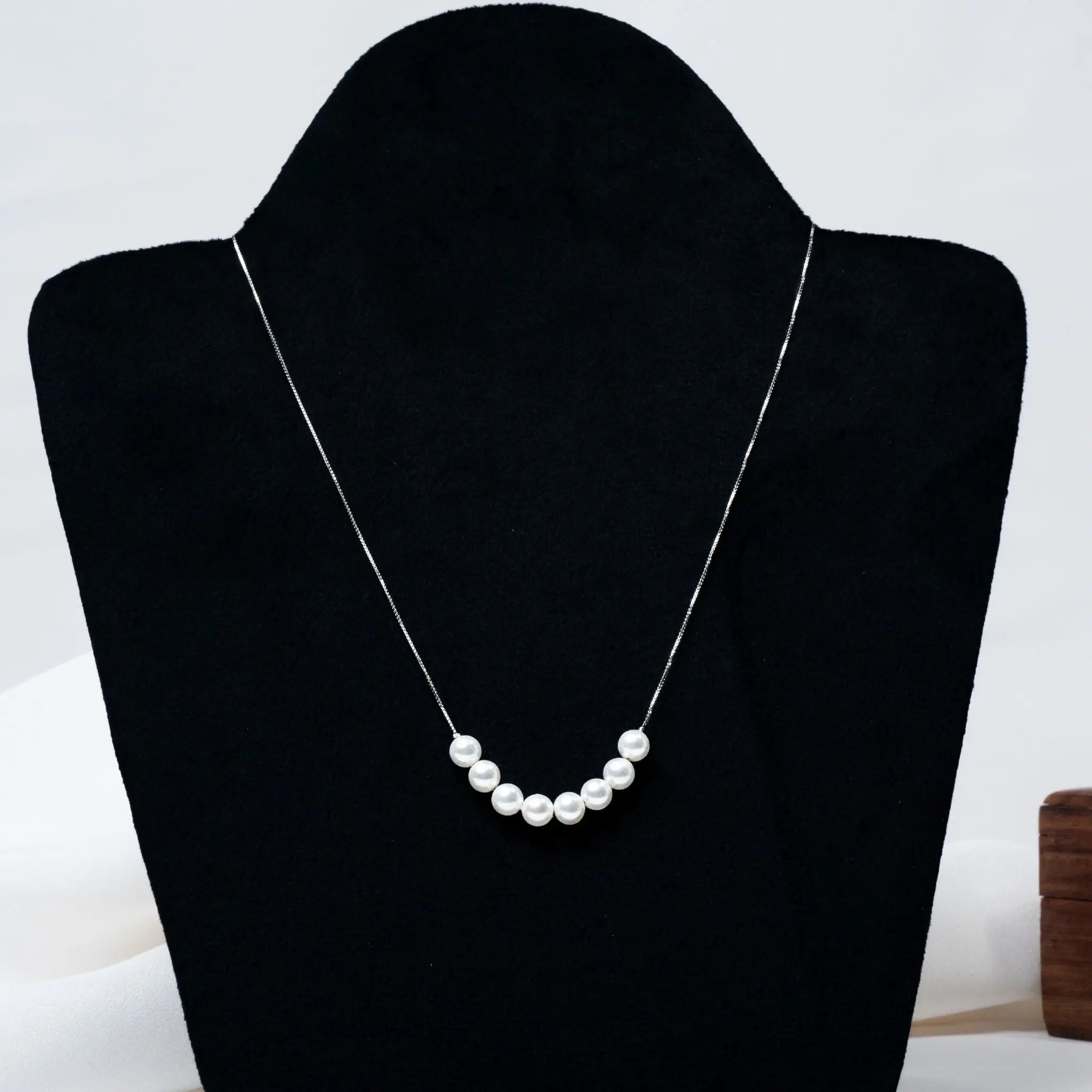 925 Premium Silver 8 Pearl Neck Chain Set