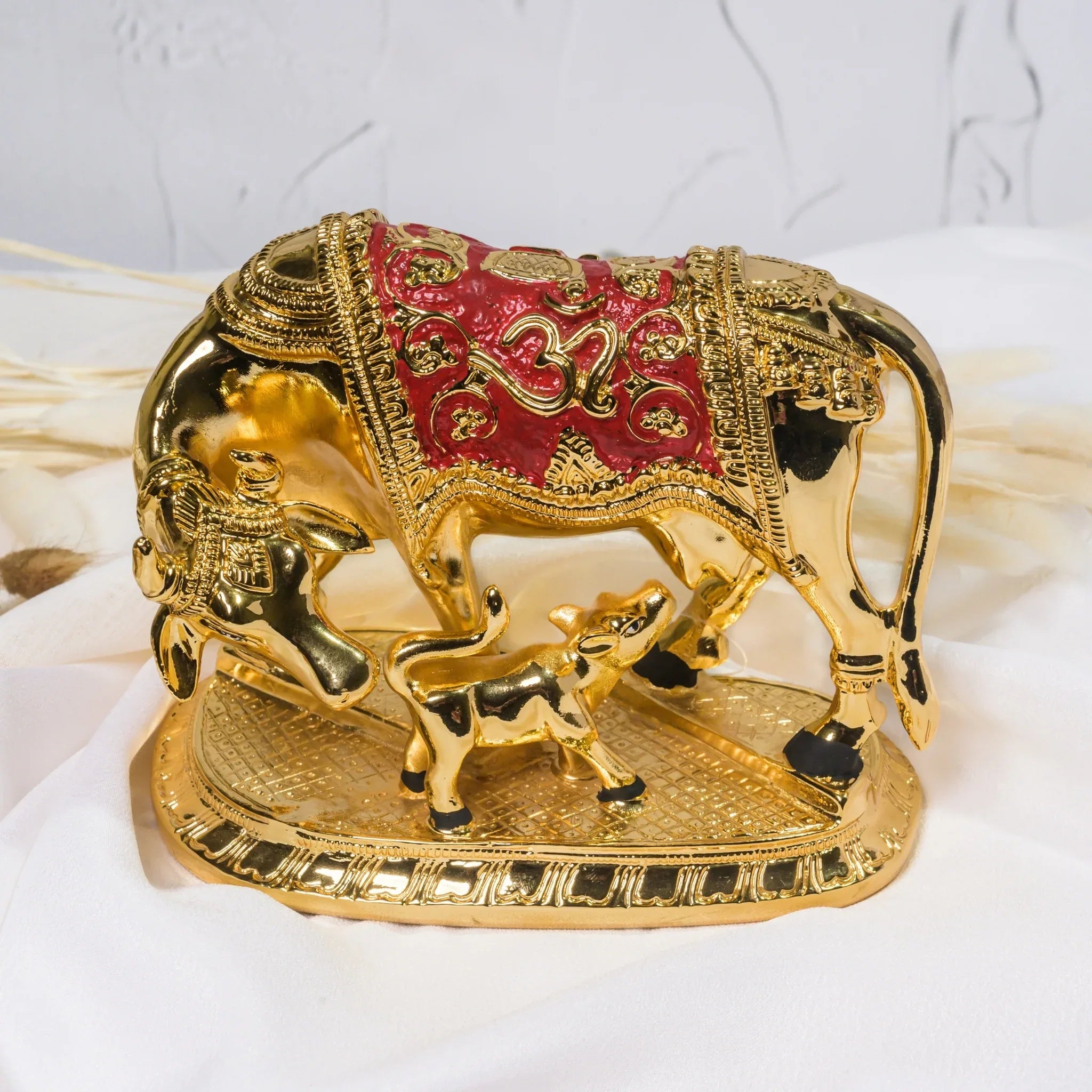 Cow calf om 5290 Gold (L) - Varenya Galleria