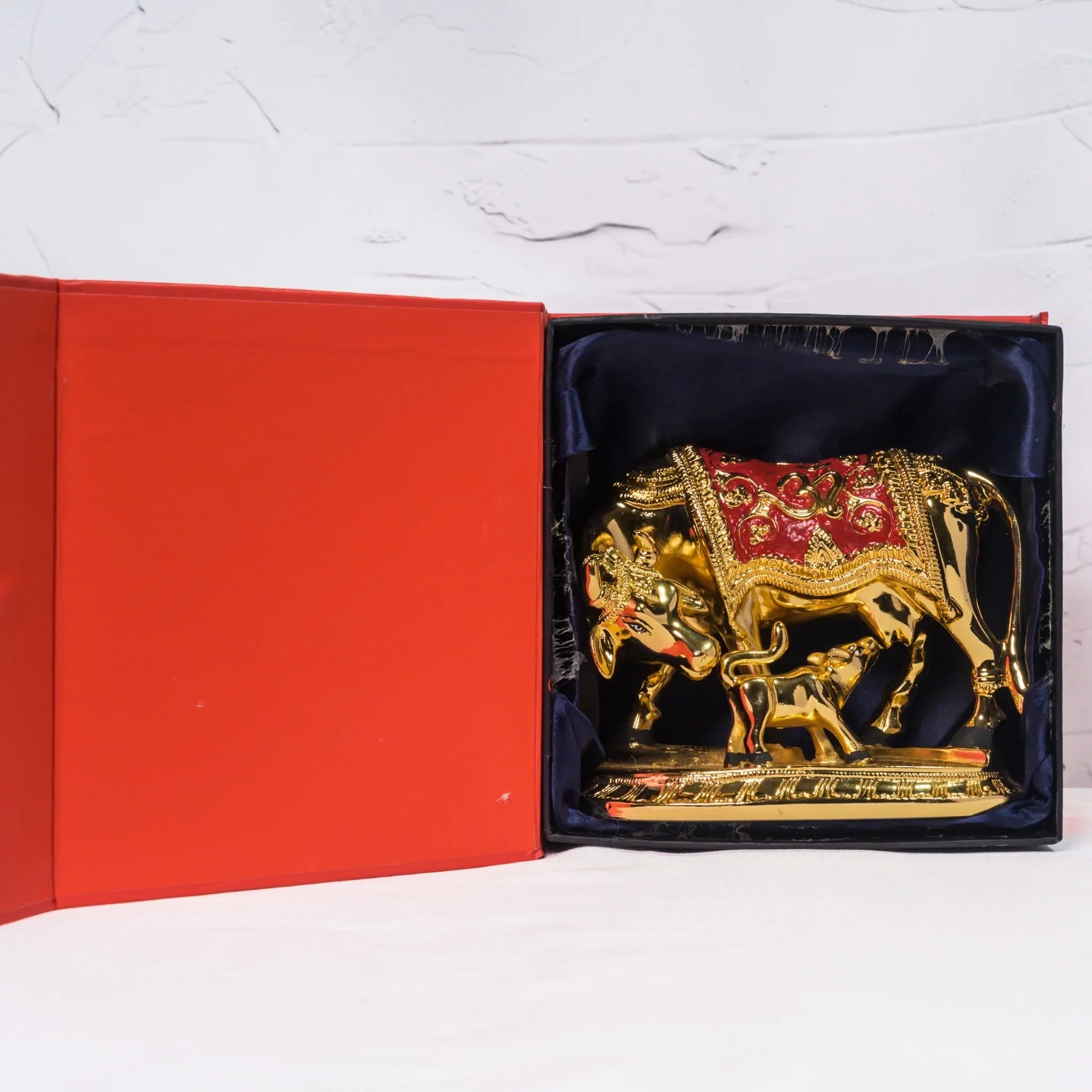 Cow calf om 5290 Gold (L) - Varenya Galleria