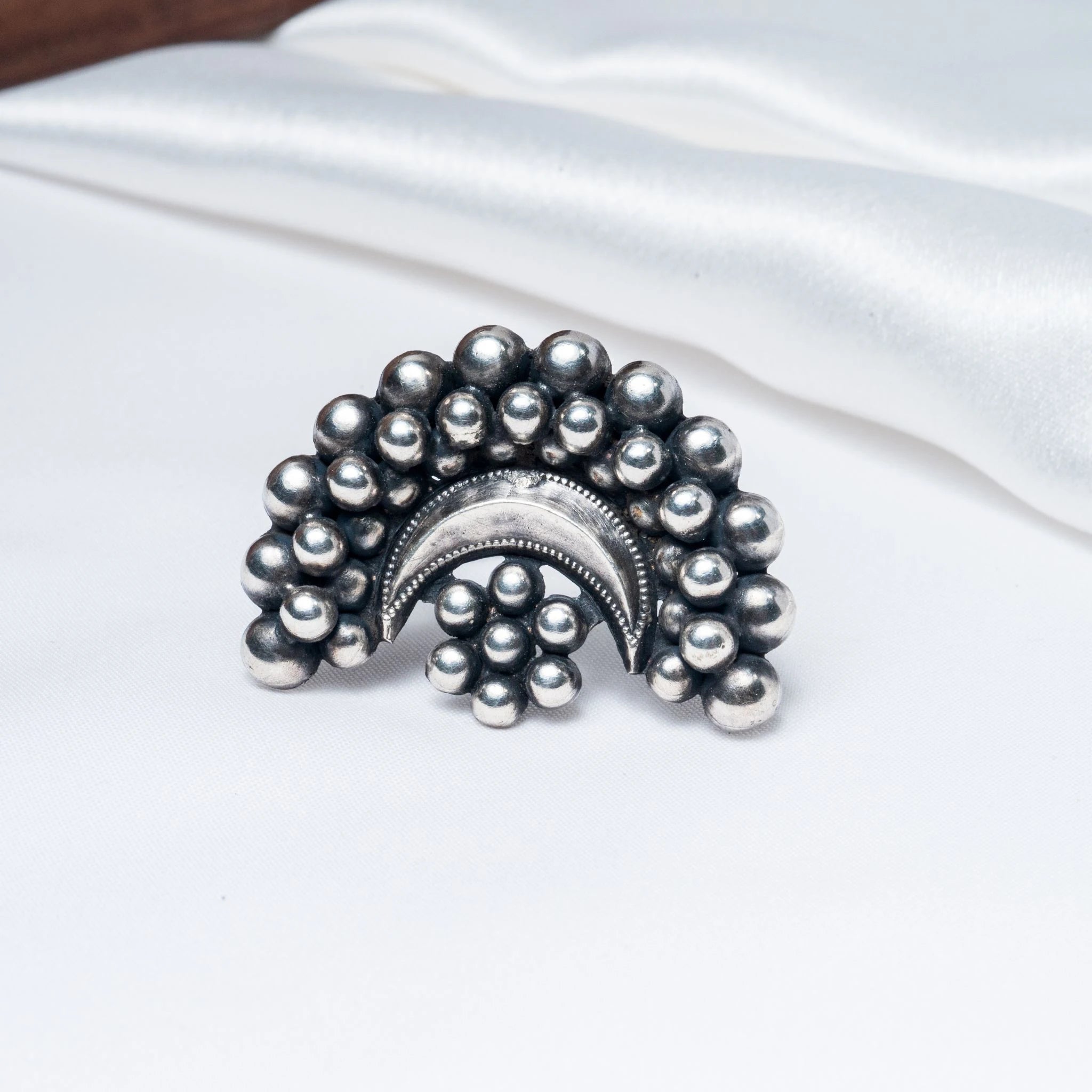 Crescent Oxidised Ring