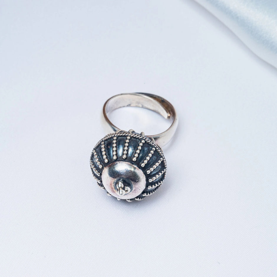 Globe Ring