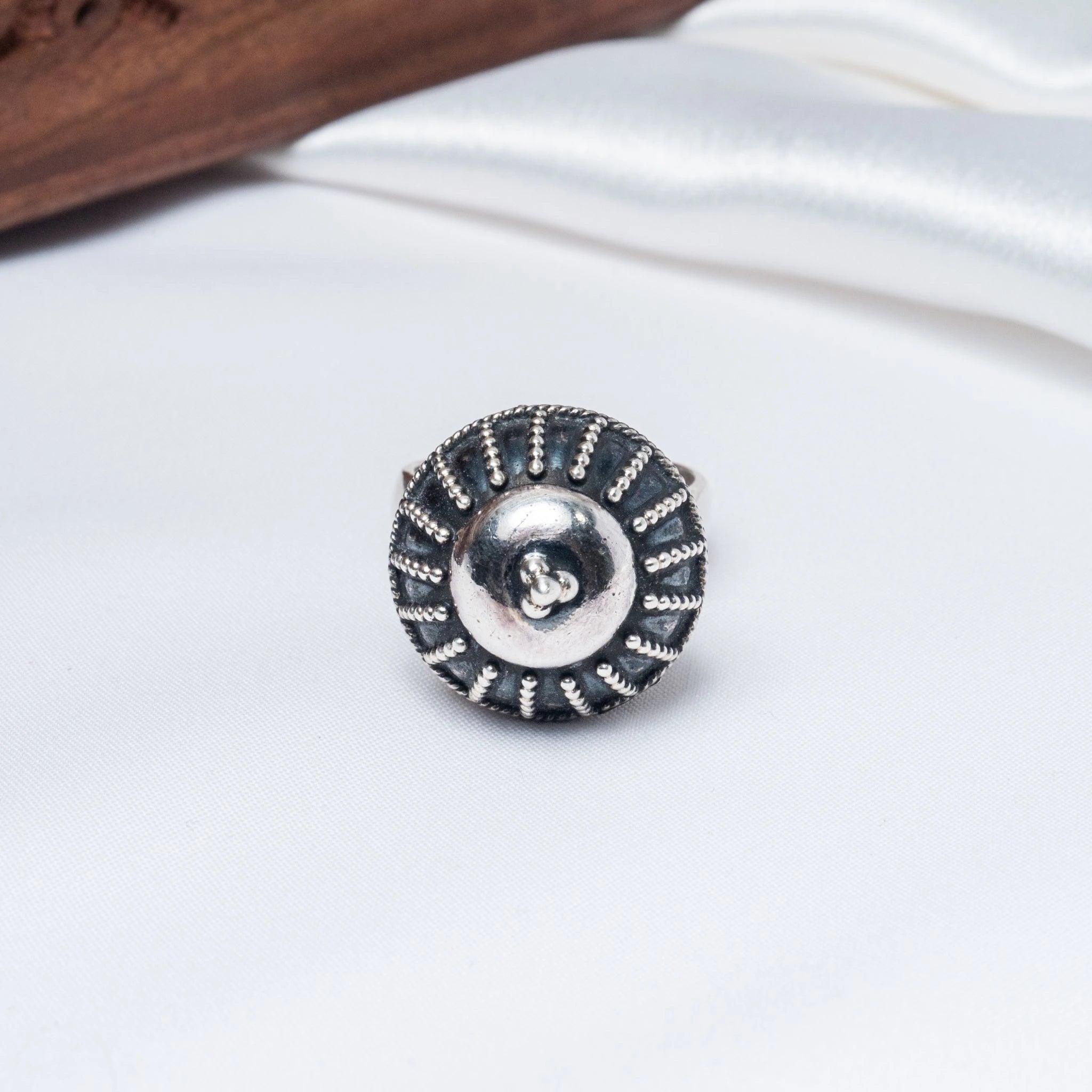Globe Ring