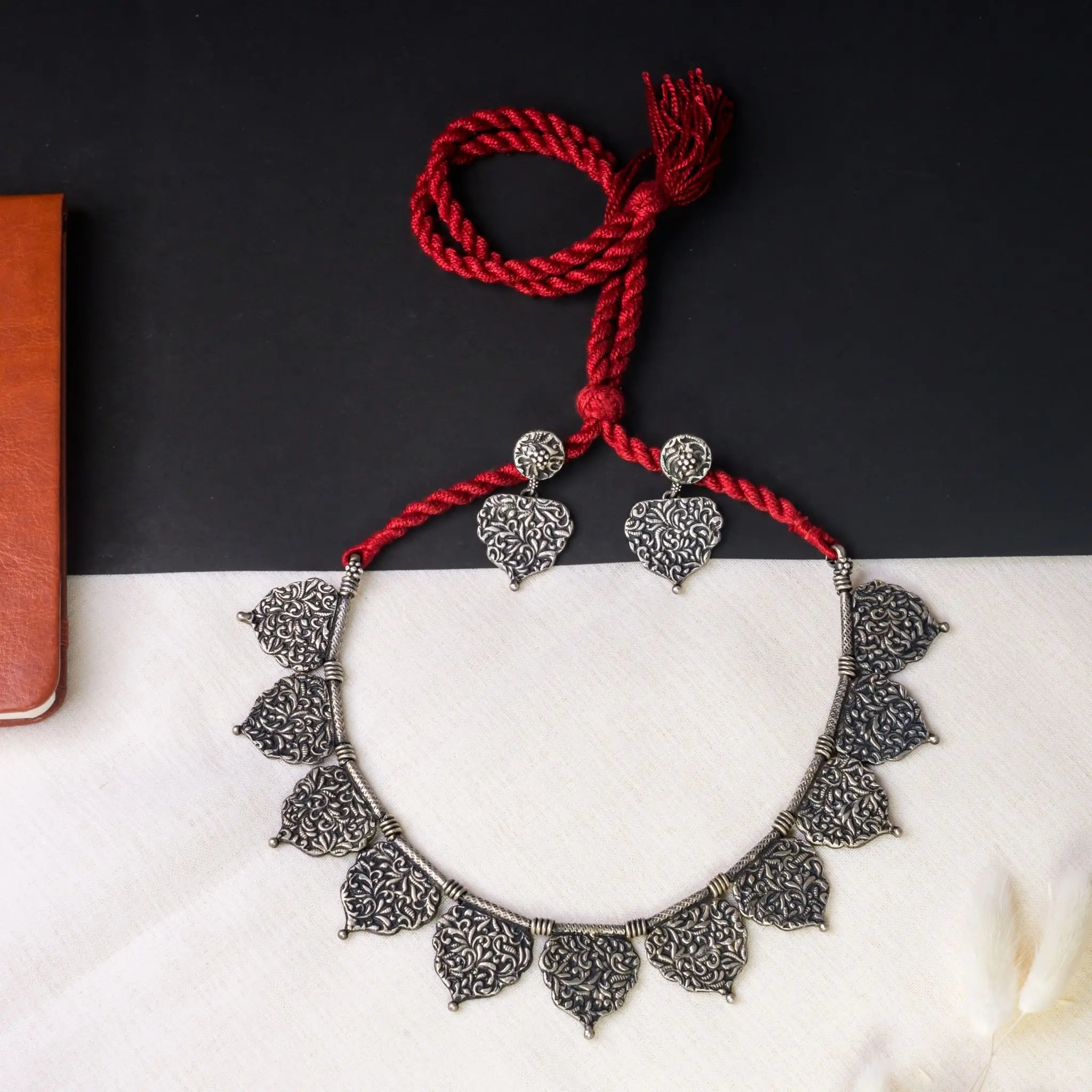 Elegant Leaf Necklace Set in 925 Premium Silver Jewelry for Women