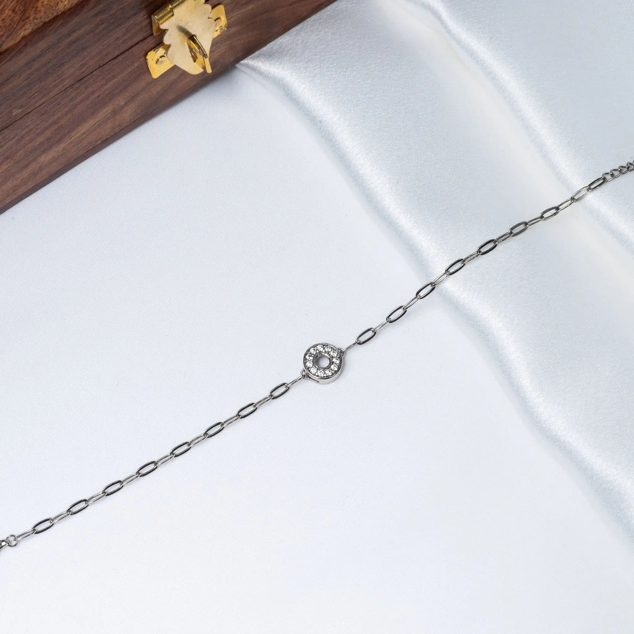 Round About Stones Bracelet in 925 Premium Silver Jewelry