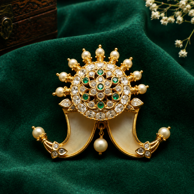 Royal Emerald Kundan 925 Sterling Silver Gold Polished Tiger Nail Pendant