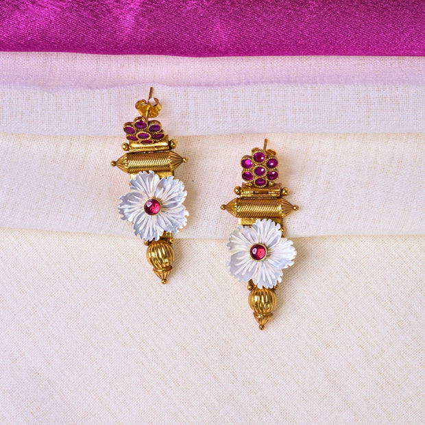 Whiteflower Fusion - Varenya Galleria